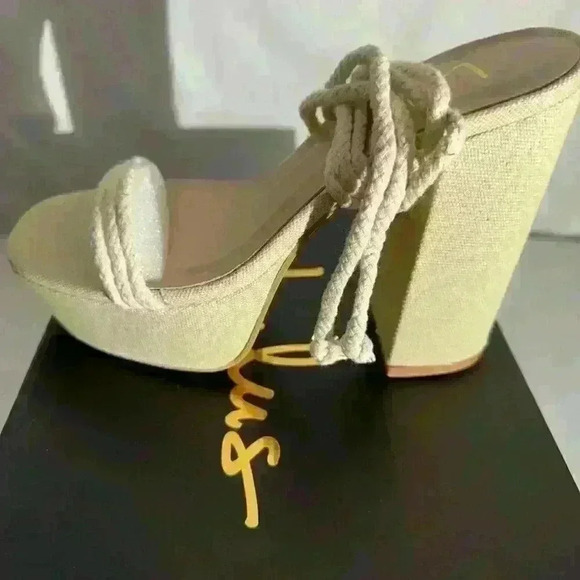 Lulus GAWNTY Heels Almond Color Size 5.5 - Picture 7 of 10